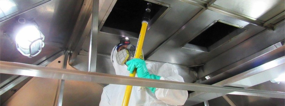 limpeza-hottes-cozinha-industrial-operador-epi.jpg